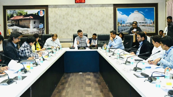 मालवणी इलाके के रीडेवलपमेंट के लिए ‘क्लस्टर मॉडल’ बनाएं – मुख्यमंत्री देवेंद्र फडणवीस